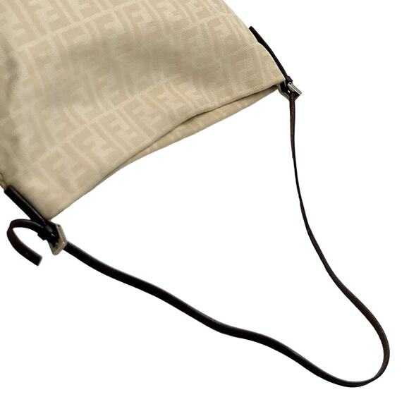 Fendi Baguette Shoulder Bag in Beige Canvas - Picture 7 of 16